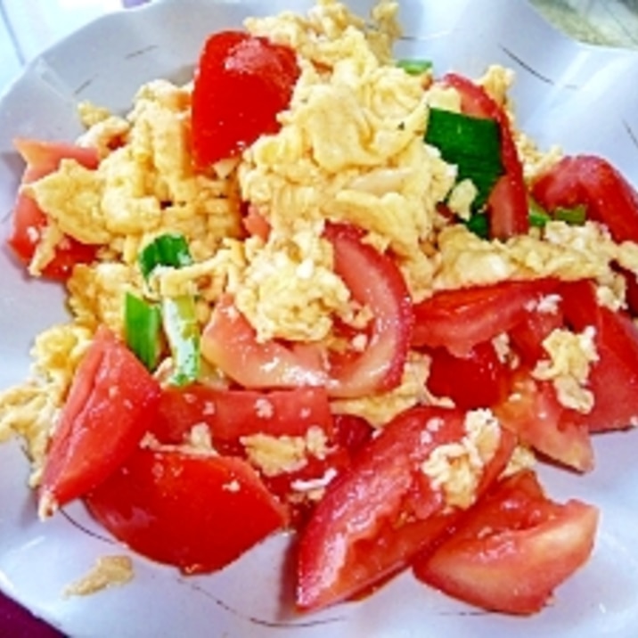 朝からたっぷり食べる！生トマトのスクランブルエッグ